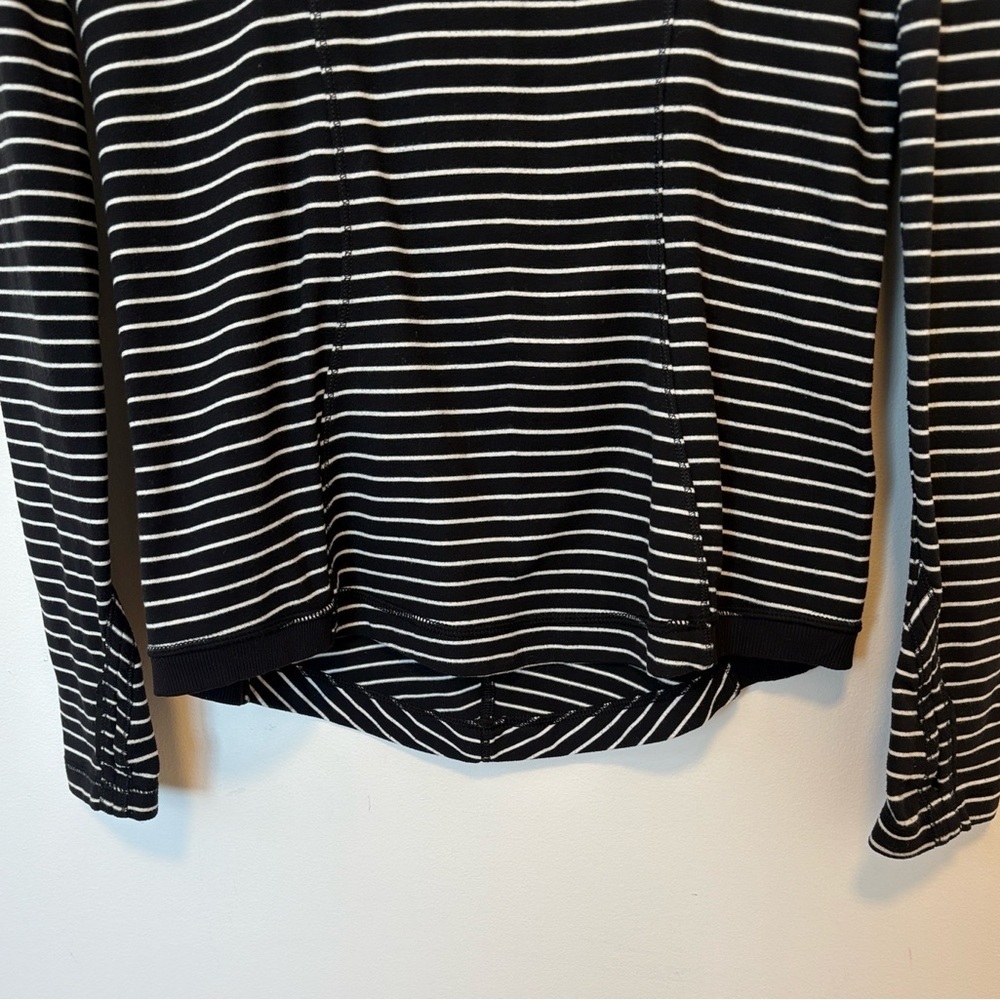 Lululemon Base Runner Long Sleeve , sz : 6 - Picture 11 of 12